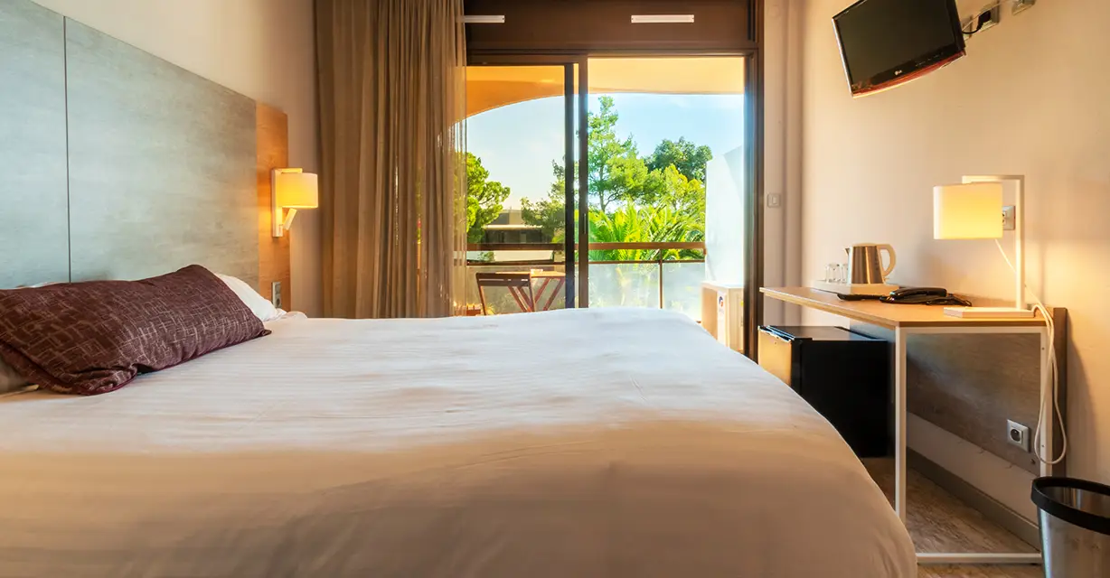 Chambre avec terrasse - Hôtel Bahia - Villeneuve Loubet - Côte d'Azur - France