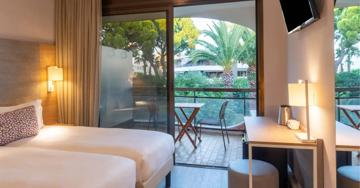 Bahia-hotel-chambre-terrasse-cote-mer-H.jpg